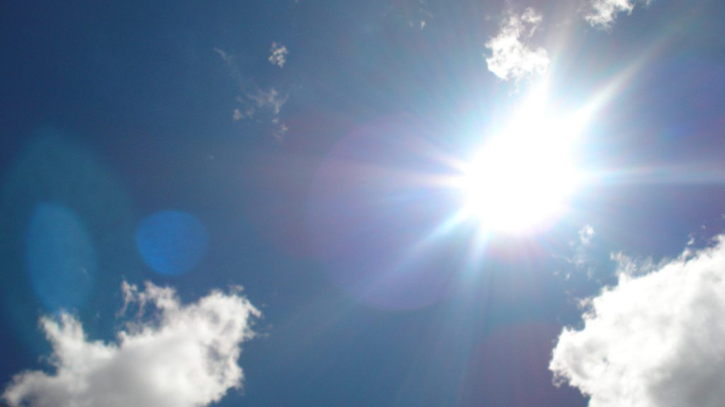 Weekend weather promising, few showers expected