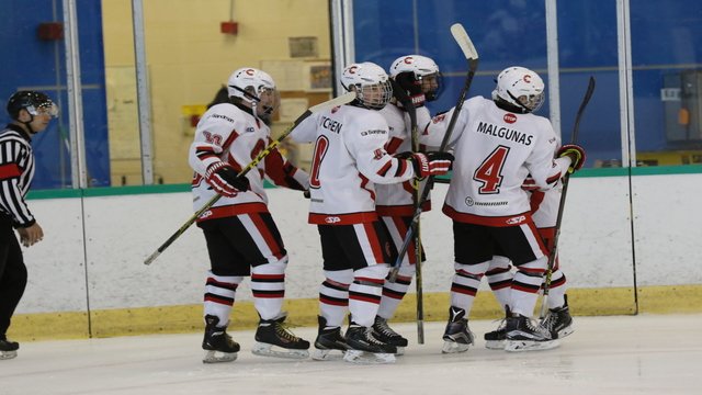 Cougars earn split against T-Birds, Gervais breaks a record