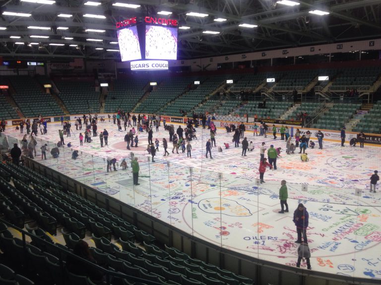 Cougar fans soak up “Paint the Ice” promotion