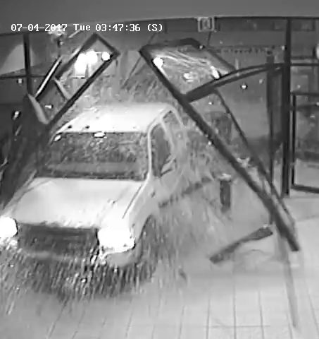 Suspect in mall break-in may have had help stealing vehicle