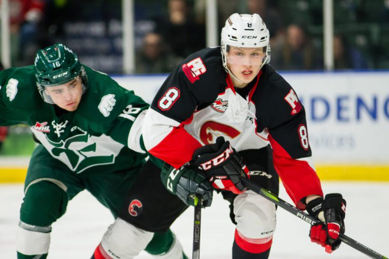 Silvertips sneak two goals in final minutes to beat Cougars