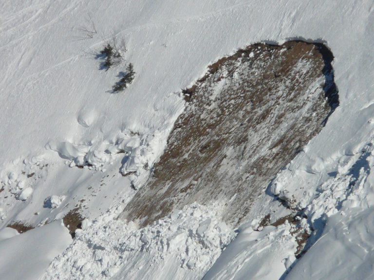 CN workers closing Pine Pass for avalanche control