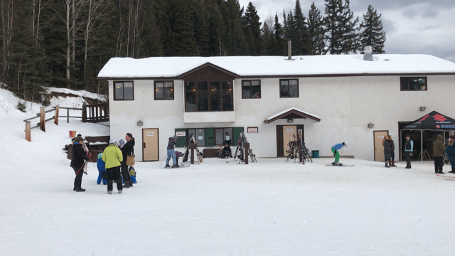 Hart Highlands helps Tabor season pass holders