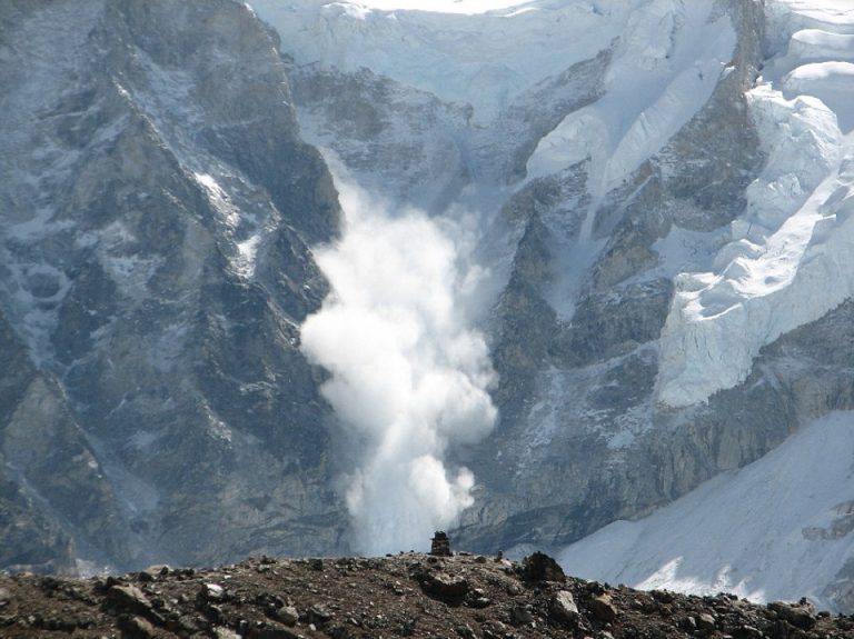 High-risk avalanche warnings in Cariboo region, part of North Rockies