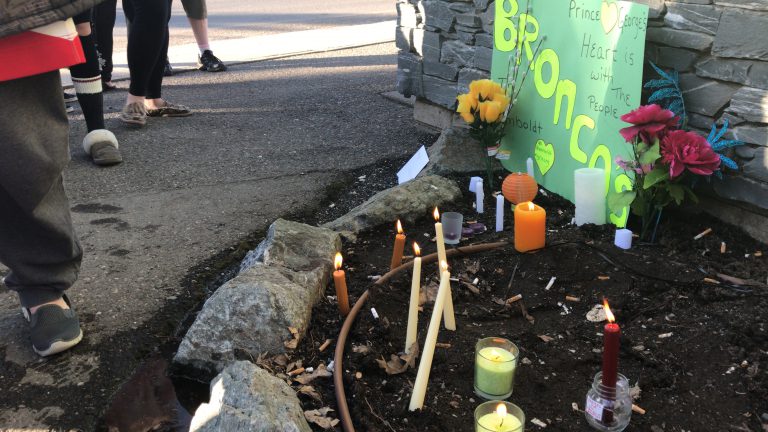 WATCH: PG residents, local hockey players share respects at Humboldt Broncos vigil