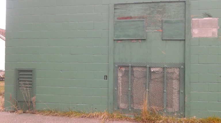 Local boutique looking for artists to paint mural