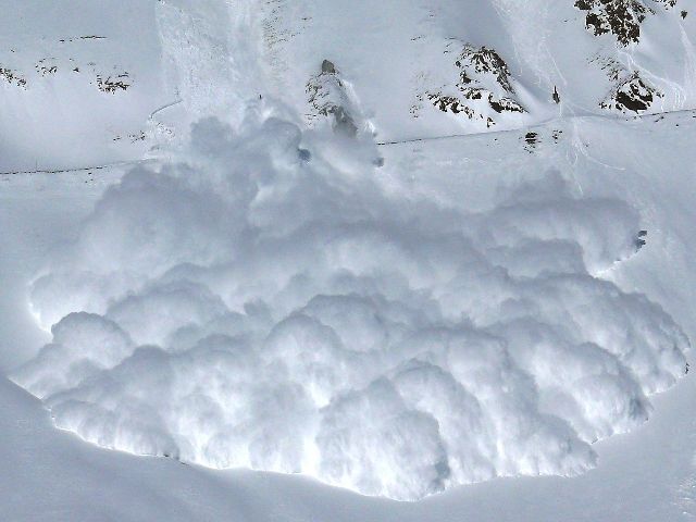 Search for missing snowmobiler lost in Chetwynd avalanche scaled back