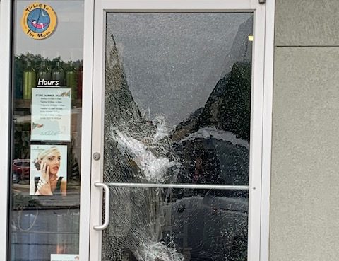 Thieves smash Shhhh Gifts door, steal $5000 in one minute