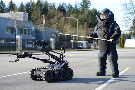 Bomb unit disables device in abandoned car in PG