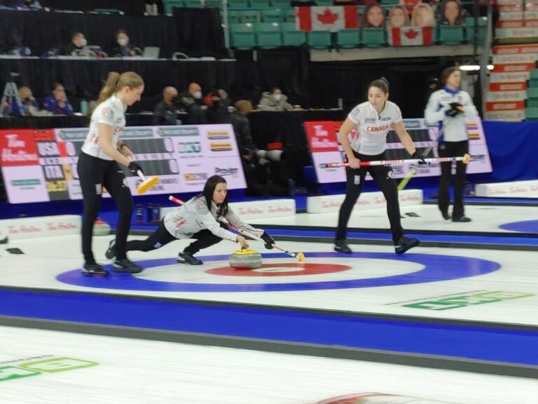 Einarson perfect in Canada’s world women’s curling win over Turkey