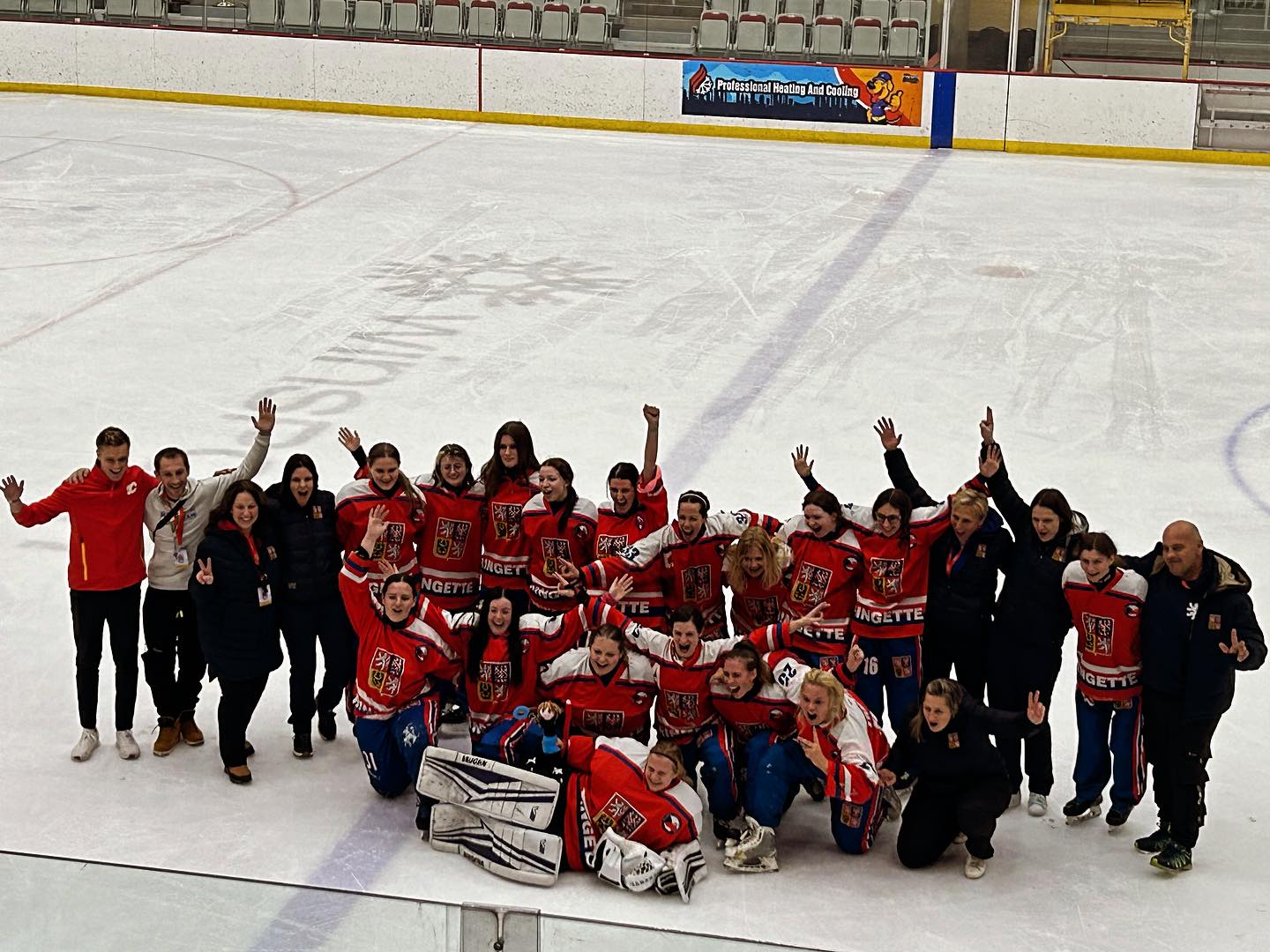 Lily Palmer si užívá Mistrovství světa v ringette s Českou republikou