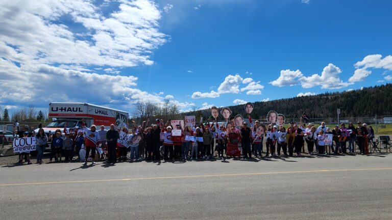 Fans gather to welcome Cougars back to Prince George ahead of Monday’s game 6
