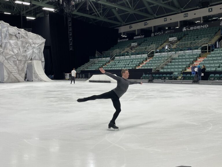 Cirque Du Soleil melds acrobatics with skating in its return to Prince George