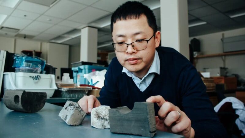 UNBC School of Engineering Associate Professor Dr. Wenbo Zheng